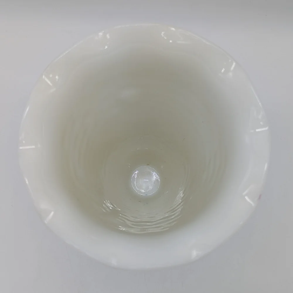 Vintage Anchor Hocking Off White Ruffle Edge Hobnail Glass Trumpet Vase - Picture 5 of 8
